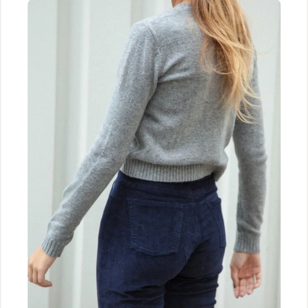 BRANDY MELVILLE Gray Gracie Pullover Sweater - Excellent Pre-Owned Condi…